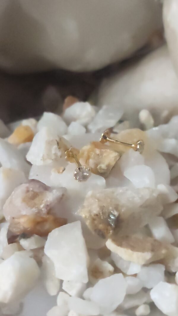 Minimalist Gold-Plated Single Stone Stud Earrings – Elegant Everyday Piercing Jewelry