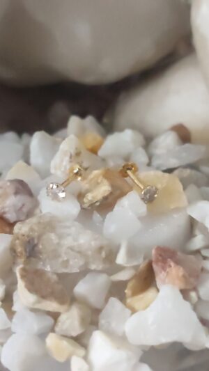 Minimalist Gold-Plated Single Stone Stud Earrings – Elegant Everyday Piercing Jewelry