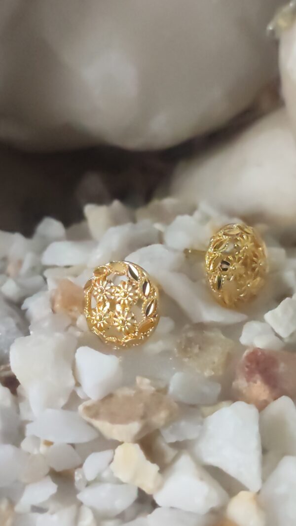 Elegant Gold-Plated Floral Stud Earrings – Lightweight & Hypoallergenic