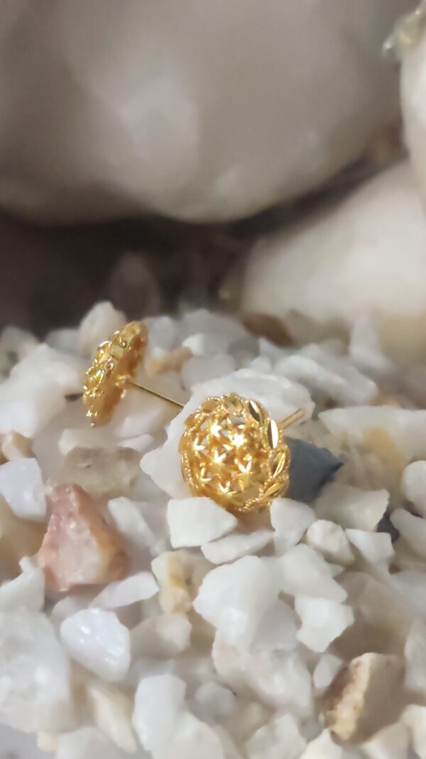 Elegant Gold-Plated Floral Stud Earrings – Lightweight & Hypoallergenic