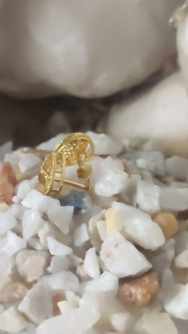 Gold-Plated Floral Stud Earrings – Classic Design for Everyday Elegance