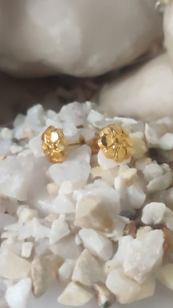 Gold-Plated Floral Stud Earrings – Elegant Flower Design for Everyday Glam