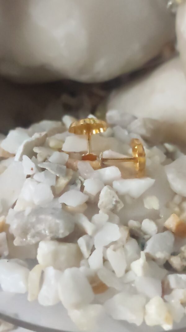 Gold-Plated Floral Stud Earrings – Elegant Flower Design for Everyday Glam