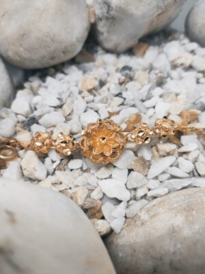 Gold-Plated Chain Bracelet with Delicate Floral Charm – Elegant Ethnic Design