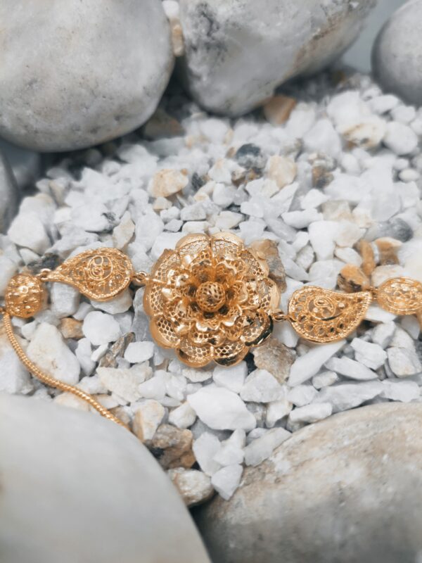 Gold-Plated Chain Bracelet with Delicate Floral Charm – Elegant Ethnic Design